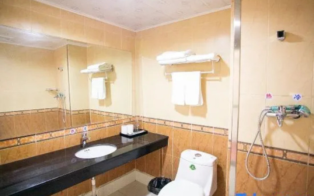 Kunshan Rongding Hotel (Yushan Square Subway Station Branch)