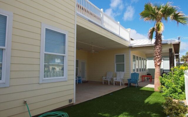 Beach Club Clubhouse 3