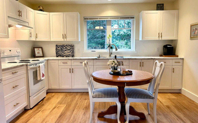 Seagull Studio Vacation Guest Suite