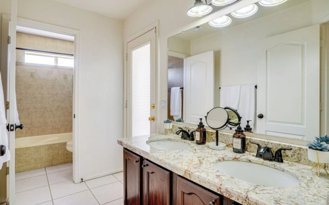 Lakefront Glendale Home w/ Pool, Boat & Fishing!