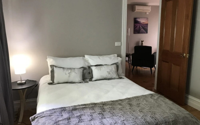 Lavender Cottage - Bright