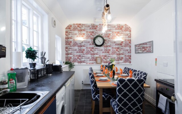 6 Bedroom City Centre Townhouse