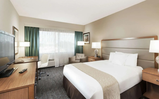 DoubleTree by Hilton Hotel West Palm Beach Airport