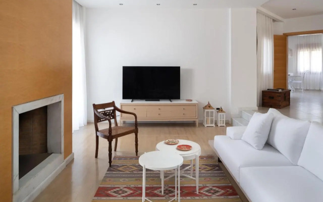 Love White Villa