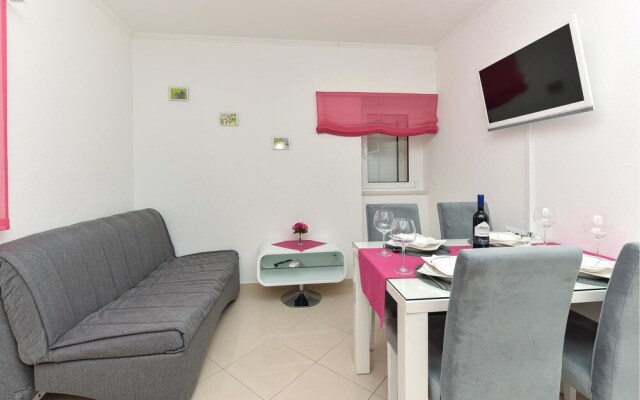 Awesome Apartment in Makarska With Wifi and 2 Bedrooms