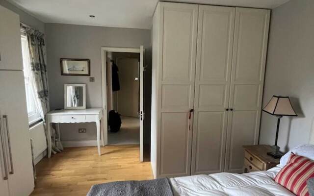 Modern Top Floor 2BD Flat - Kensington