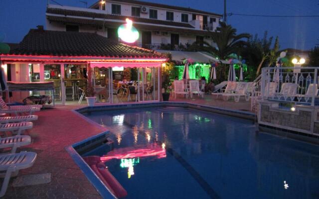 Acapulco Marinos Studios & Apartments