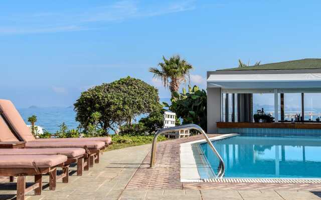 Yria Beach Hotel