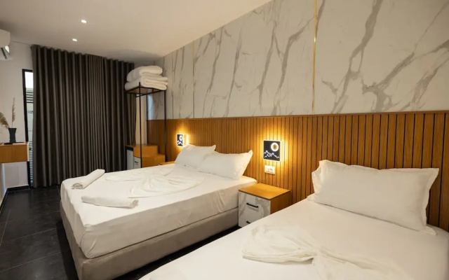 Aglon Twin's Hotel