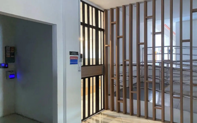 Comfy 3-Bedrooms Apartment at Meritus Residensi