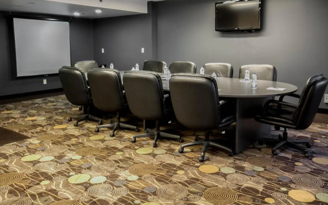 Hotel Faubourg Montreal - ex Holiday Inn Express Hotel & Suites Centr