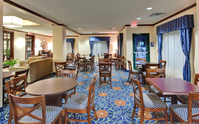 Holiday Inn Express Hotel & Suites Detroit-Novi by IHG
