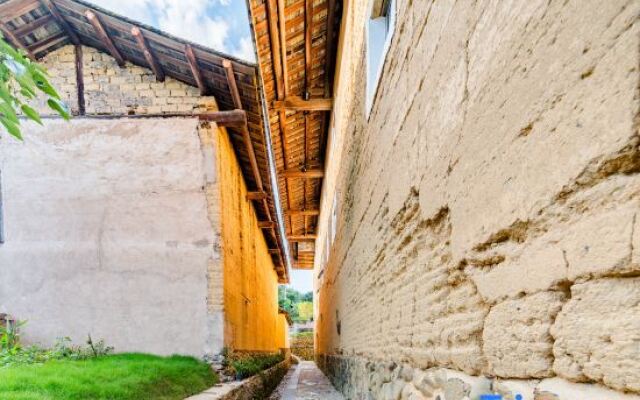 Xinsu Changrong Tulou Cultural Homestay (Yunshui Ballad Shop)