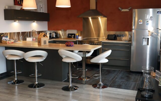 Central, spacious and comfortable 2 bedroom