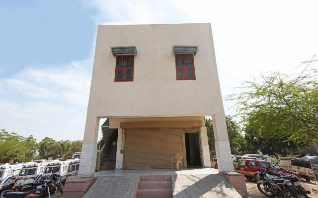 OYO 30451 Hotel Yaduvanshi