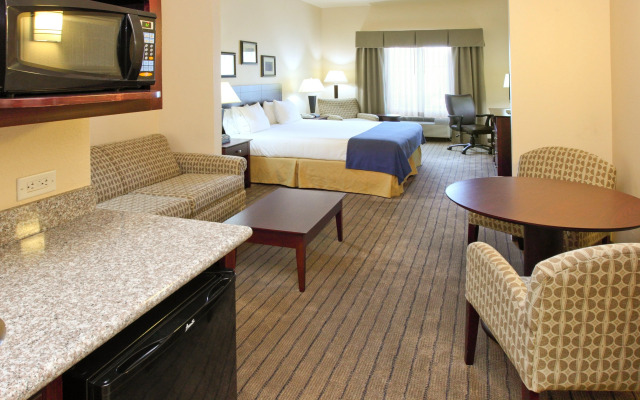 Holiday Inn Express & Suites Marshall by IHG