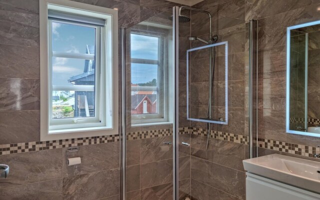 Amazing Home in Spangereid With Wifi and 5 Bedrooms