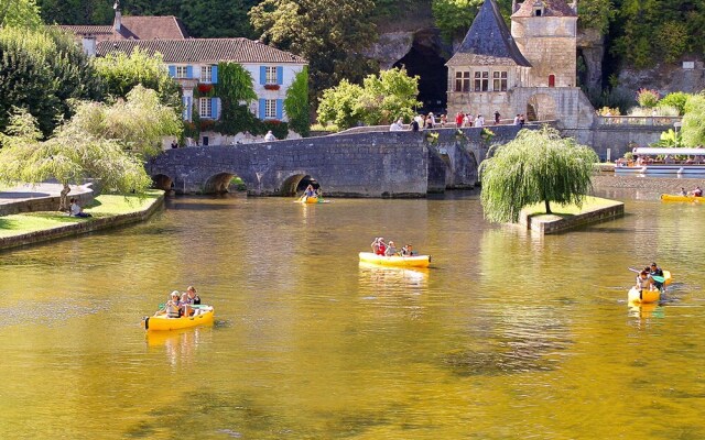 Charming holiday home in Aquitaine with Swimming Pool