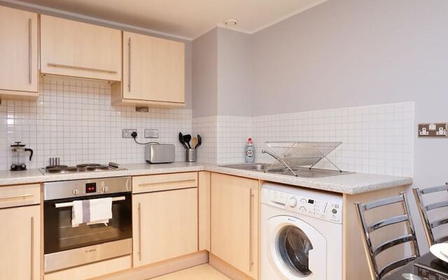 Leeds City Centre Apartment with River View