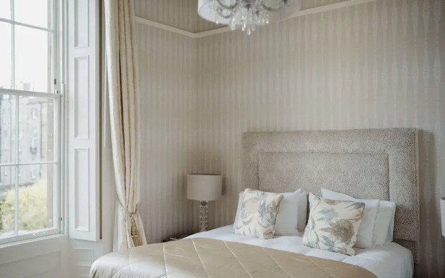 Prestigious Townhouse close to Princes Street