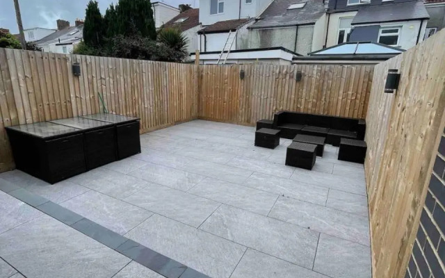 Luxurious Modern House With Garden Close To City Centre