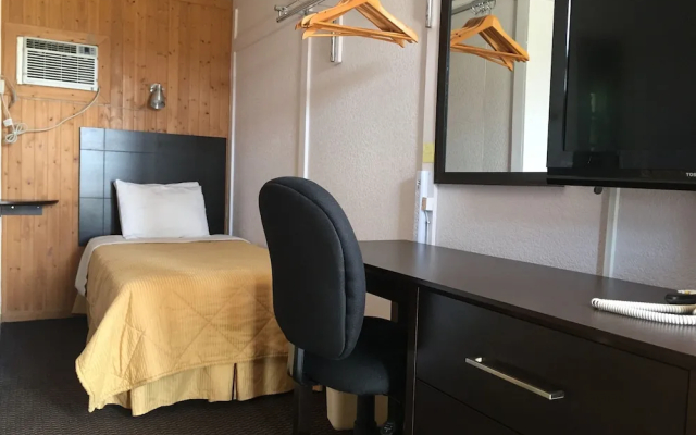 Country Squire Motel