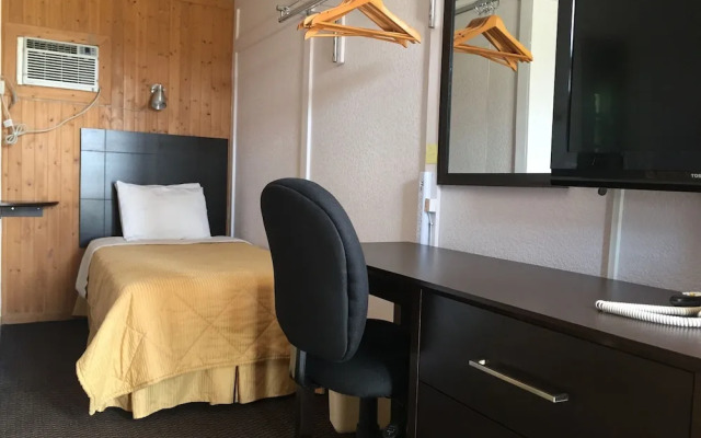 Country Squire Motel