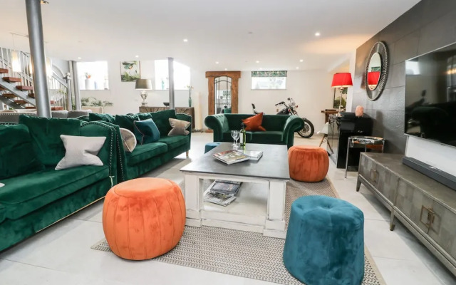 Capel Mawr, Basement 19