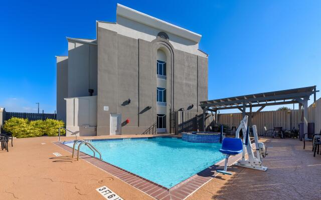 Holiday Inn Express Hotel & Suites Bastrop by IHG