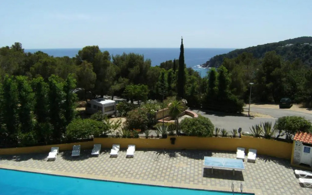Apartamentos y Bungalows Cala Llevadó