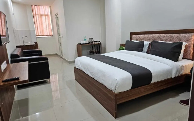 Hotel Vistacrest Noida Sector 104
