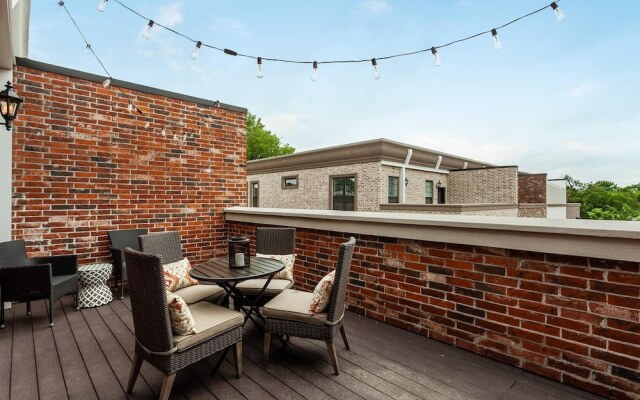 The Brownstone - 1 Block From Dtwn Square