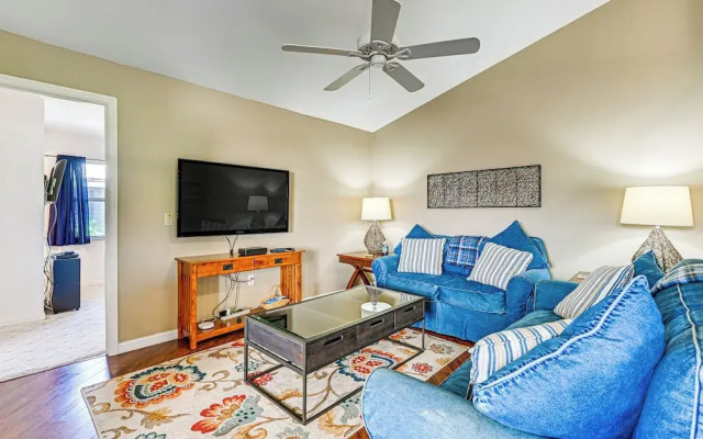 Sunny Canal-view Villa w/ Lanai in Sebring!