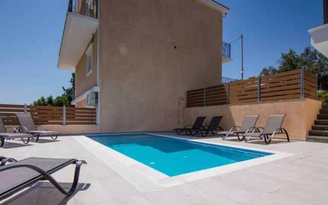 Villa Elpida at Minies