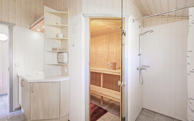 Nice Home in Rechlin With 2 Bedrooms, Sauna and Wifi