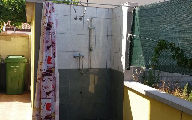 Apartment Franjo - barbecue: A3 Vir, Zadar riviera