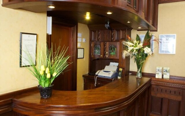 Leens Hotel