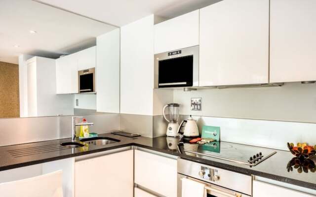 Stylish 1bdr Apt W/balcony, Near Victoria Station