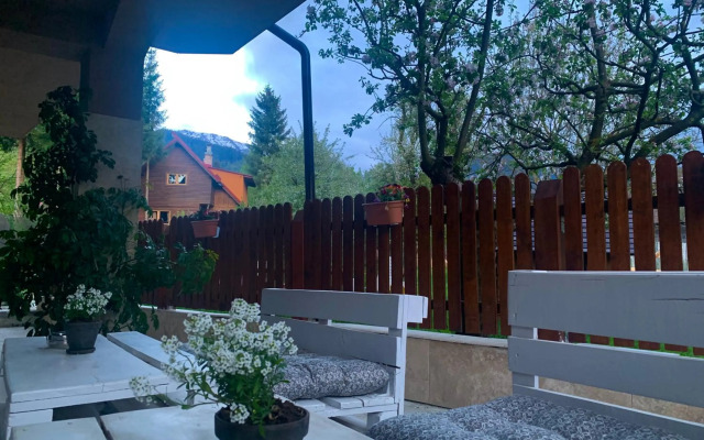 Pensiunea Anotimpuri by Casa Sandu