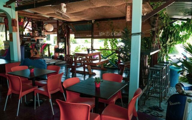 Indiana Cafe and Beds