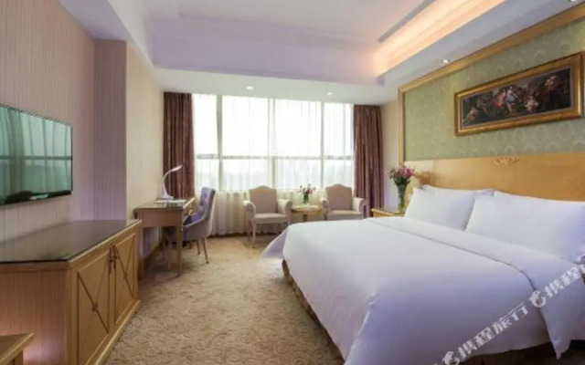 Vienna Hotel Guangdong Dongguan Tangxia South High-Speed Railway Station