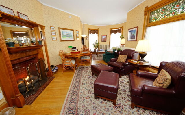 LimeRock Inn