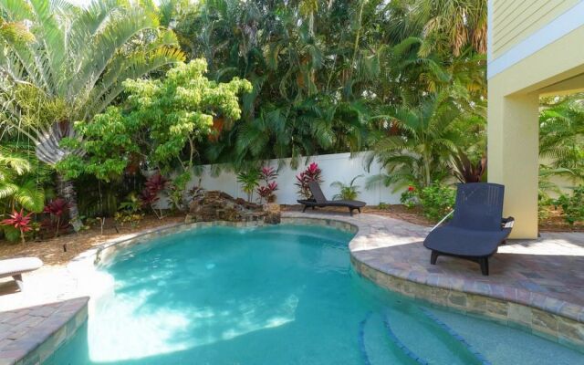 Tropical Oasis Apartment 5