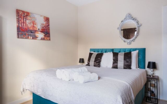 Novelty Suites - Roslin Street