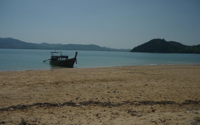 Pasai Beach Lodge