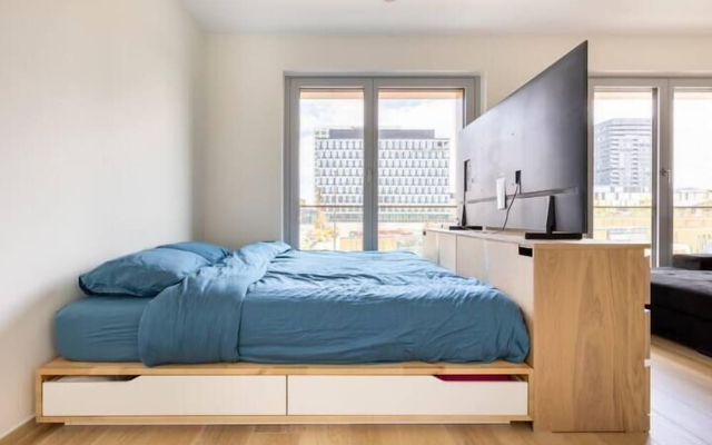 Modern Studio PwC Deloitte in Cloche dOr