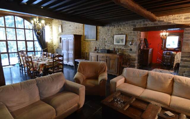 Charming Holiday Home in Halleux with Garden