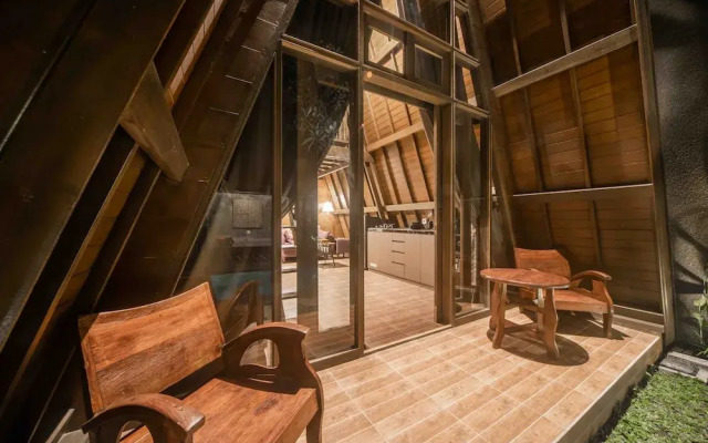 Rumah Kayu Tatiya Villa