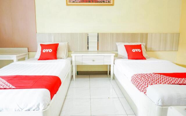 OYO 2085 Chrysanta Hotel