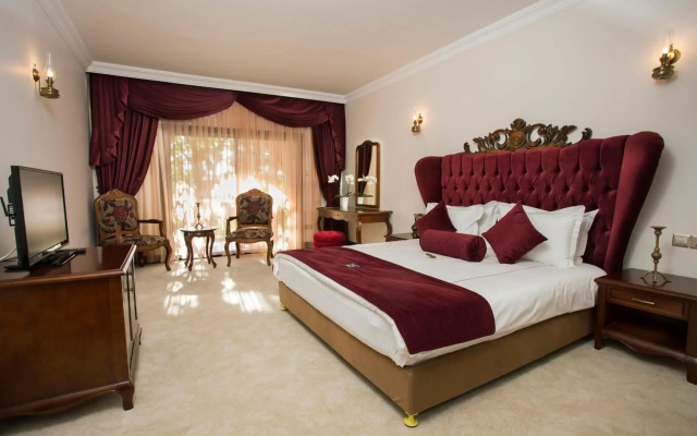 Le Chateau Lambousa Hotel